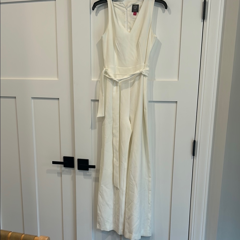 Elegant White Sleeveless Dress